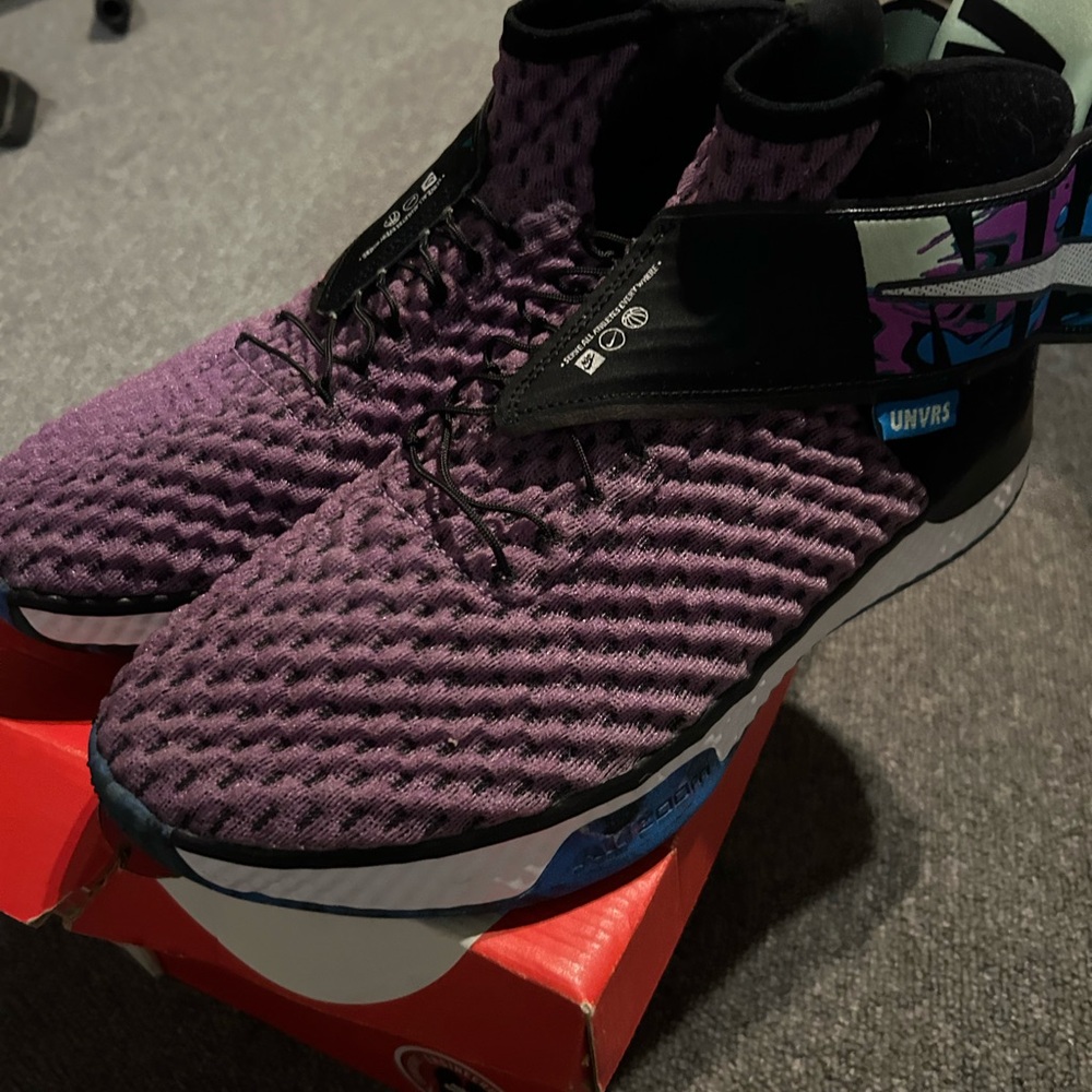 Nike Air Max Oketo in Anthracite and Wolf Grey. Basketball Shoe